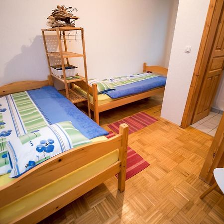 Guest House Frata Dvor Екстериор снимка