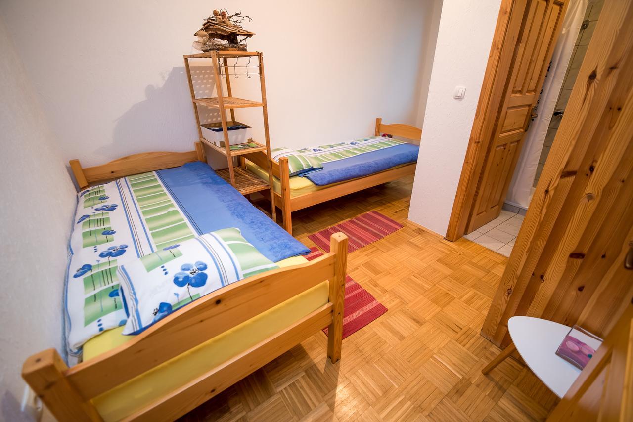 Guest House Frata Dvor Екстериор снимка